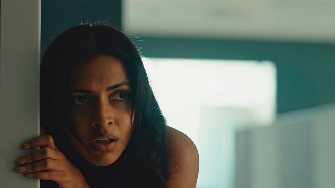 Aadai Movie Screenshot 2
