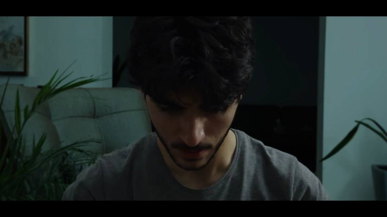 A strange encounter Movie Screenshot 3